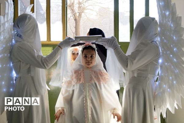 لبخند بندگی در دل‌های کوچک