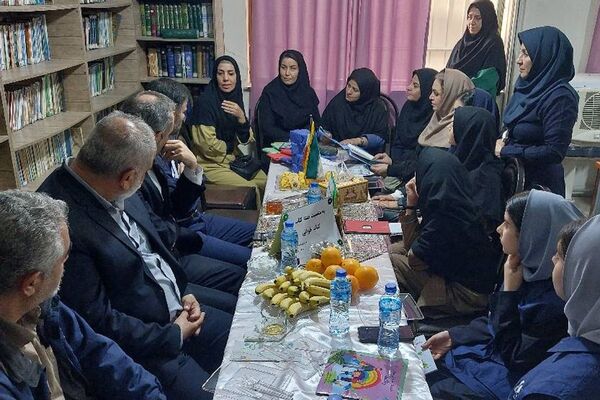 گفت‌وگوی خلاق دردبیرستان فاطمه‌الزهرا؛ نشست مشترک ناشر، معاونین و دانش‌آموزان نویسنده برای رفع چالش‌ها