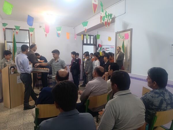 جشن جوانه‌های دبیرستان دوره اول نمونه دولتی پژوهش آشخانه