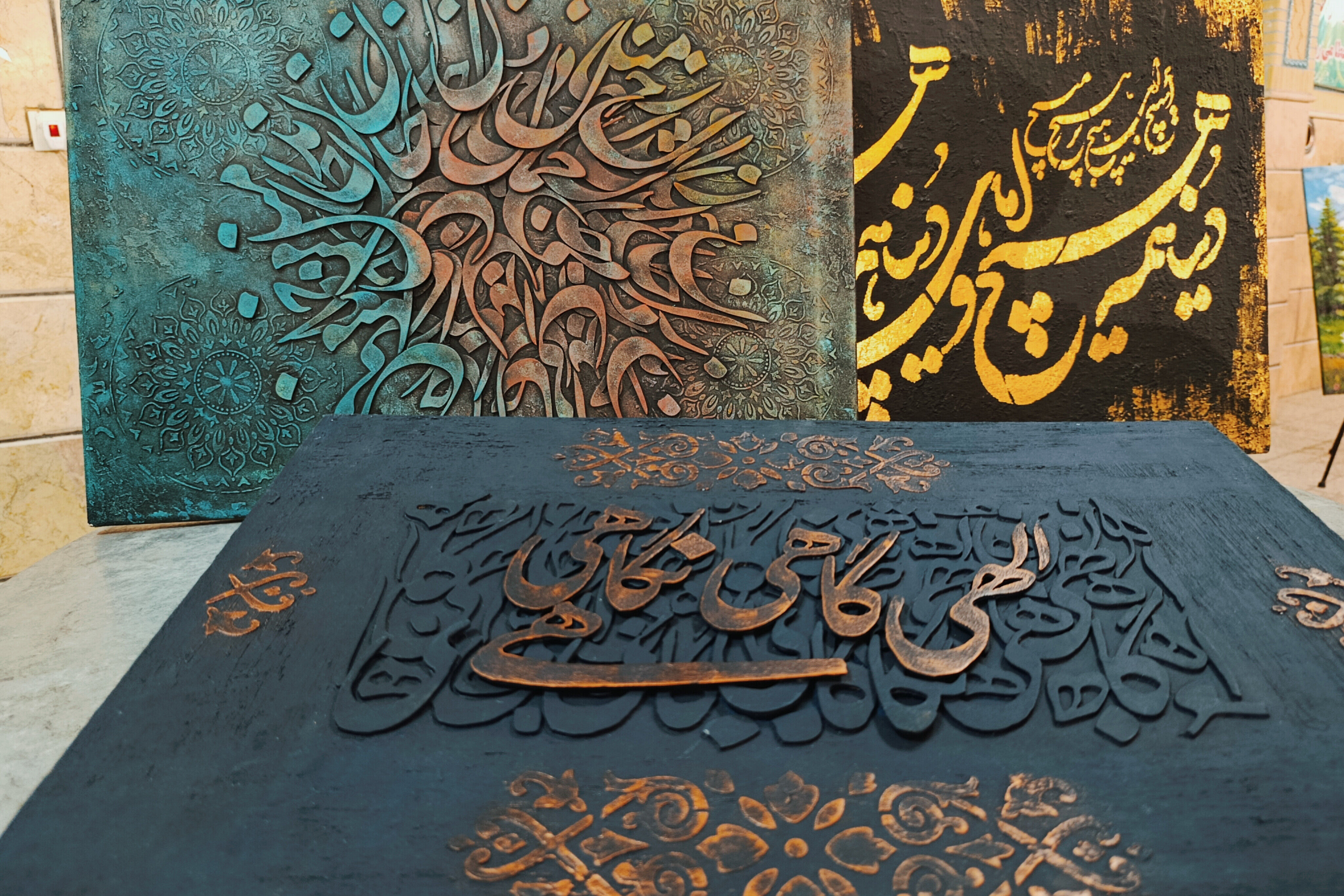 به رنگ دست‌ها در آباده