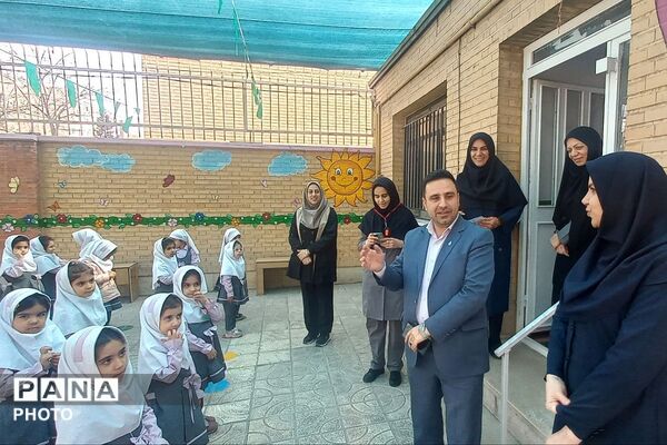 بازدید مدیر اداره تعلیم و تربیت شهرستانهای استان تهران از کودکستان فدک ناحیه دو شهرری 