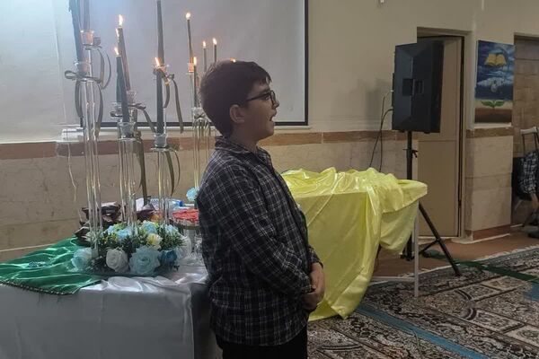 طنینِ نیایش در مدرسه
