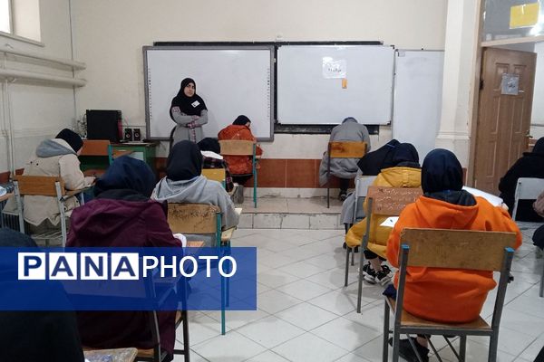 برگزاری امتحانات نوبت اول در دبیرستان دخترانه نرجس باقرشهر 