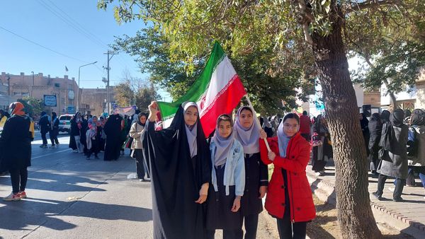 راهپیمایی 13 آبان با حضور حداکثری دانش آموزان در شهرستان نیشابور 