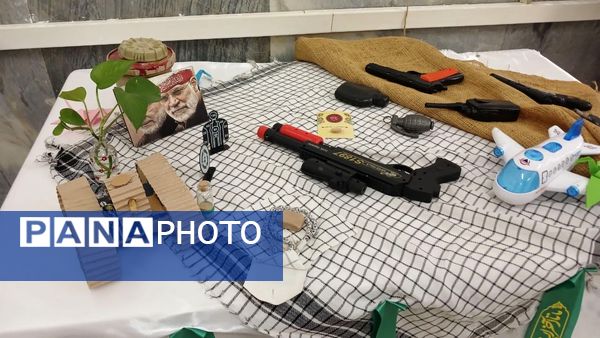 برپایی نمایشگاه دستاوردهای انقلاب‌اسلامی در دبیرستان نمونه‌تربیت شهرستان محلات