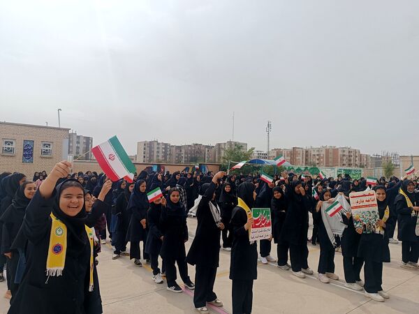 نکوداشت شهادت رهبر مقاومت در دبیرستان شهید باقری 