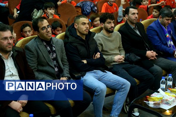 اردوی تمشک با حضور بازیکن محبوب تیم تراکتور