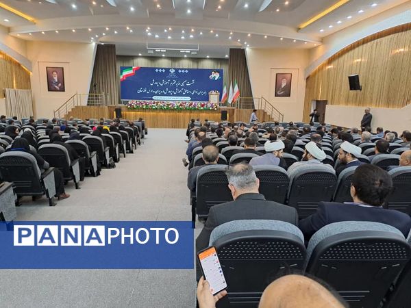 دیدار صمیمی وزیر آموزش‌وپرورش با فرهنگیان استان خوزستان