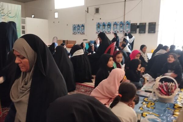 محفل قرآنی و حلقه صالحین در پایگاه مقاومت حضرت زینب (س) داریون 