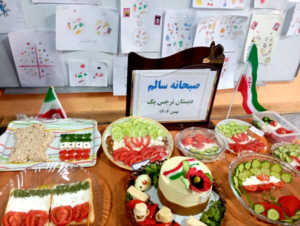 صبحانه سلامت با تم پرچم در دبستان نرجس 