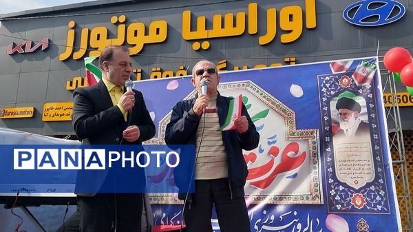 حماسه حضور فرهنگیان و دانش‌آموزان منطقه ۵ در راهپیمایی ۲۲ بهمن