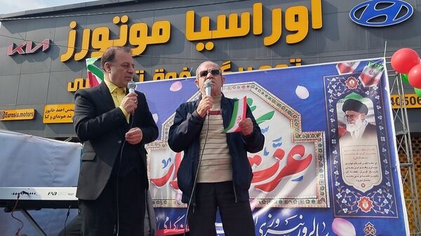 حماسه حضور فرهنگیان و دانش‌آموزان منطقه ۵ در راهپیمایی ۲۲ بهمن