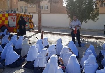 حضور آتش نشان در مدرسه ۱۵ خرداد شهرستان زارچ