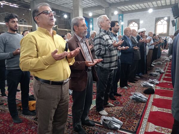 برگزاری نماز جمعه در آغاز هفته بسیج دانش آموزی با حضور دانش آموزان بسیجی نیشابور
