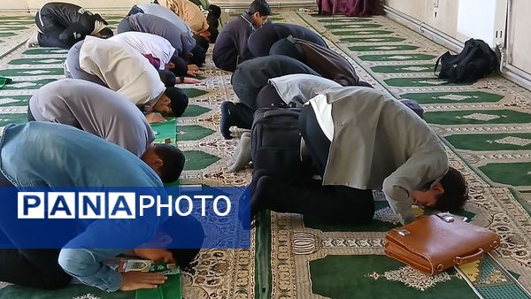 مراسم زیارت پرفیض عاشورا در دبیرستان نمونه دولتی معلم ساوجبلاغ