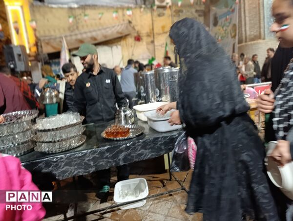 موکب های چایخانه برپا شده در حسینیه امام  خمینی(ره) 