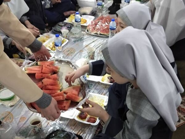 برپایی ضیافت افطاری در دبستان آزادی 