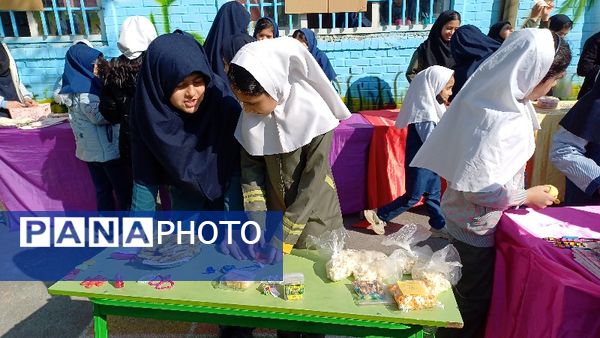 برپایی بازارچه درون مدرسه‌ای در دبستان ربابه هاشمیان یزدی شیروان
