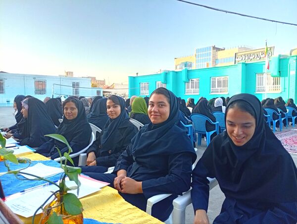  اولین مجمع انجمن اولیا و مربیان در دبیرستان فاطمیه