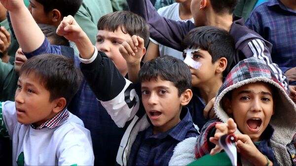  ادای احترام دانش‌آموزان و فرهنگیان شهرستان پاکدشت به مقام شامخ شهیدان مقاومت و شهید سید حسن نصرالله 
