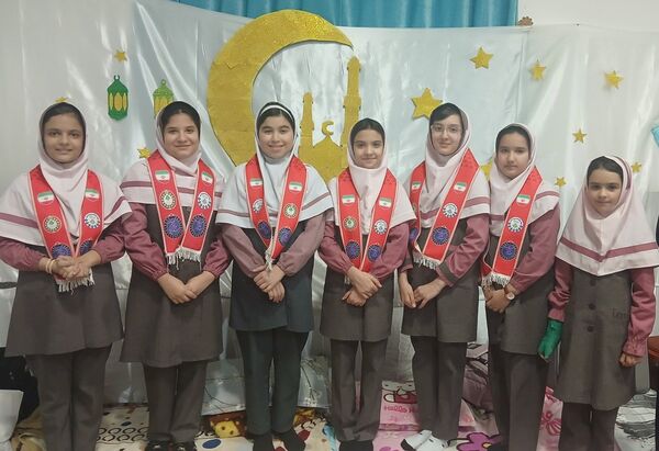 شور اعتکاف دختران و پسران بردسکن در یک صف معنوی