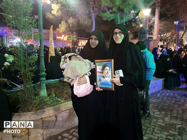  حضور مردم باخرز در آیین دشمن‌سوزی چهارشنبه‌سوری آخر سال