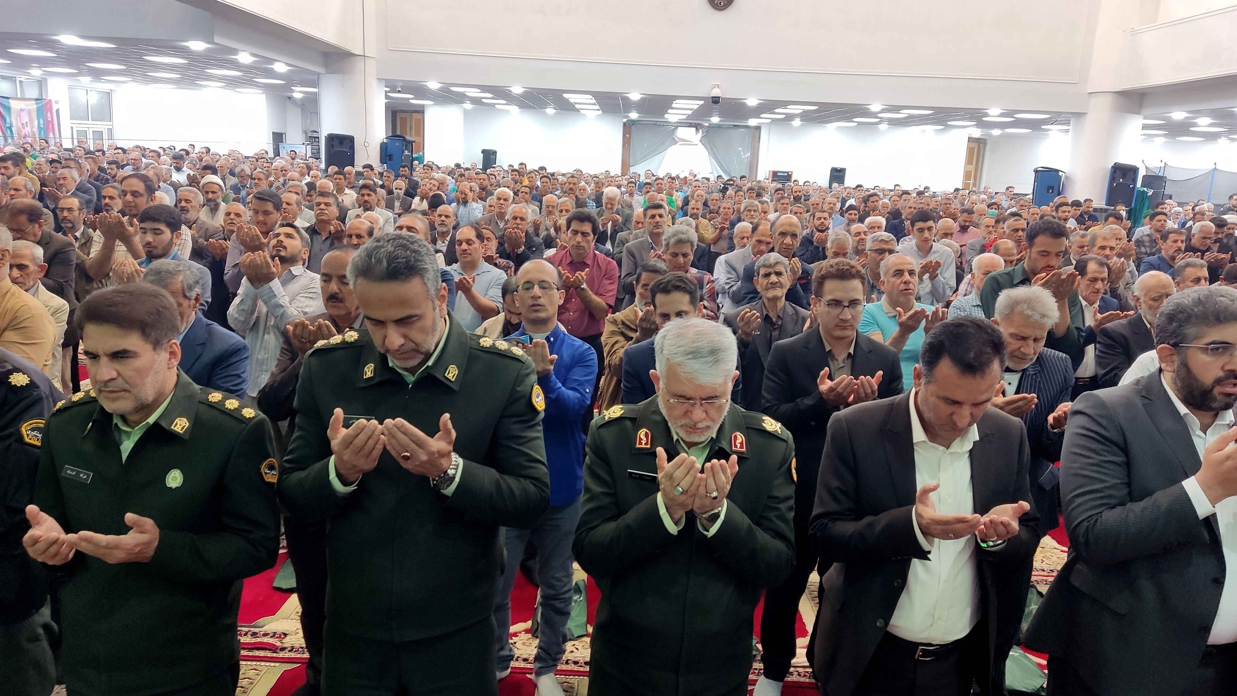 نماز عید فطر شهرستان شهریار با جمعیت عظیمی از مردم دیندار اقامه شد