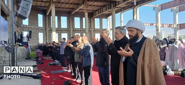 برپایی نماز عید فطر در مصلی ساوجبلاغ