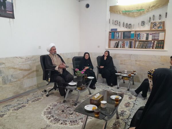 دیدار صمیمانه امام‌جمعه مروست با خبرنگاران پانا
