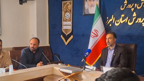 نشست دانش‌آموز خبرنگاران پانا استان البرز با مدیرکل آموزش‌وپرورش به مناسبت روز خبرنگار