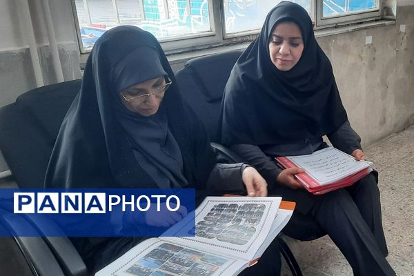 برپایی نمایشگاه دستاوردهای خلاقانه و نقاشی همگانی در دبستان شهید چمران ناحیه دو شهرری 