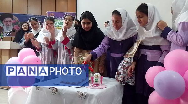 تقدیر از دانش‌آموزان مستعد در آستانه روز دختر