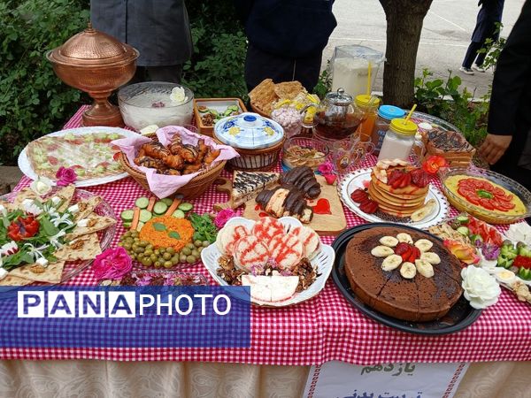 جشنواره صبحانه سالم در هنرستان موفقیان شهرستان نظرآباد