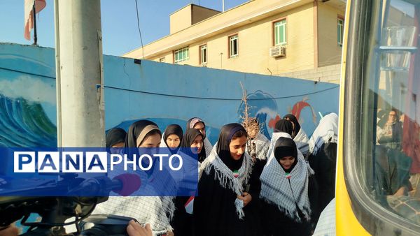 اعزام ۴۰ دانش‌آموز دختر لنده‌ای به مناطق عملیاتی جنوب کشور