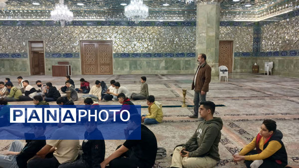 آیین جشن تکلیف دانش‌آموزان دبیرستان شهید غفاری قم