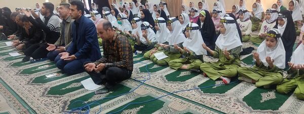 محفل انس با قرآن در دبستان شاهد دخترانه حضرت معصومه (س)