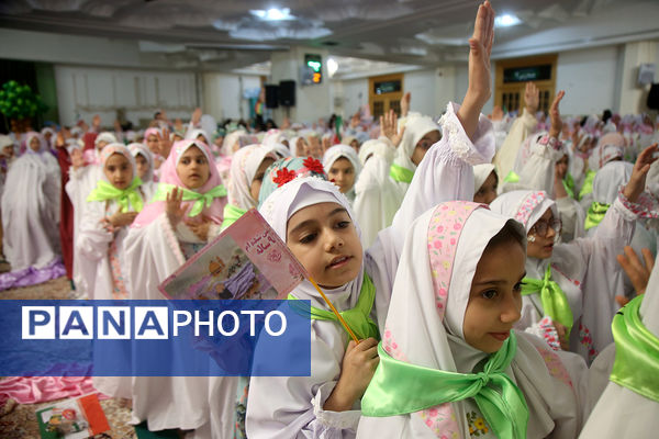 دختران، مهمان حضرت معصومه(س) شدند