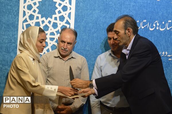 آیین تجلیل از نخبگان پرورشی در بهارستان‌دو