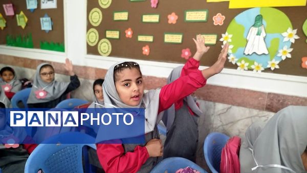 جشن شکوفه ها در دبستان نیایش 