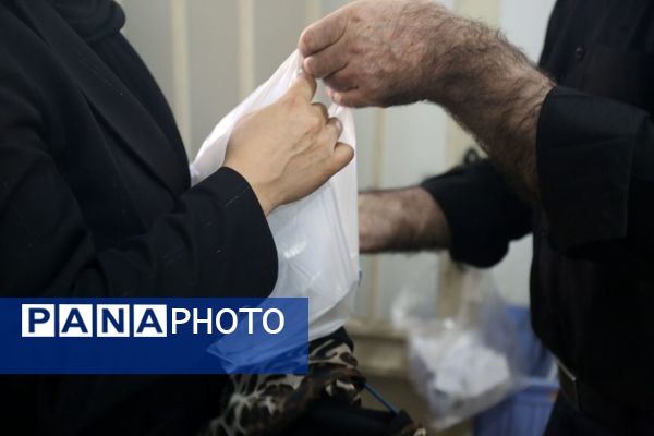  پخش 8600 غذای گرم با همت مرکز نیکوکاری شهید مهدی باکری و موسسه نذرواره در تبریز