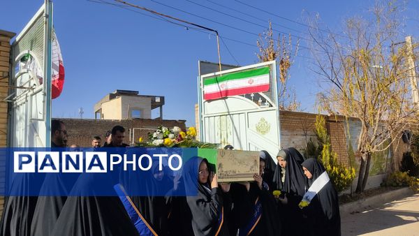 پرستو بی‌نام  در آشیانه شهر دستنا 