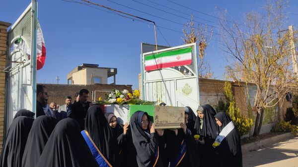 پرستو بی‌نام  در آشیانه شهر دستنا 
