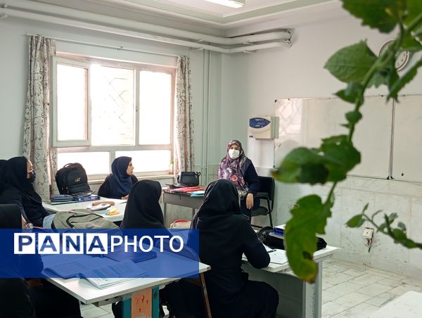 تیم مشاوره استان در هنرستان حضرت زهرا(س) شهرستان بن