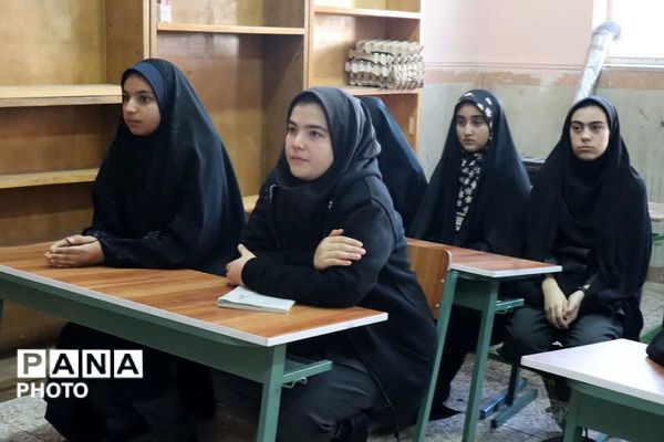 طنین چهل و چهارمین شور رقابت قرآنی در قلب‌های دانش‌آموزان قرچکی