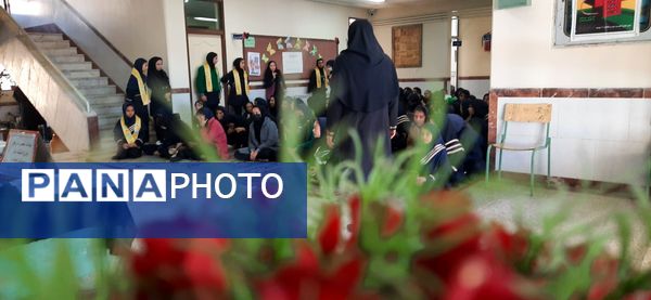 عطر فاطمى در دبیرستان امامت مهدیه