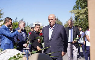 تجدید میثاق مهدی تاج، نایب رئیس و ملی‌پوشان با شهدای جنگ تحمیلی در آغاز هفته دفاع مقدس