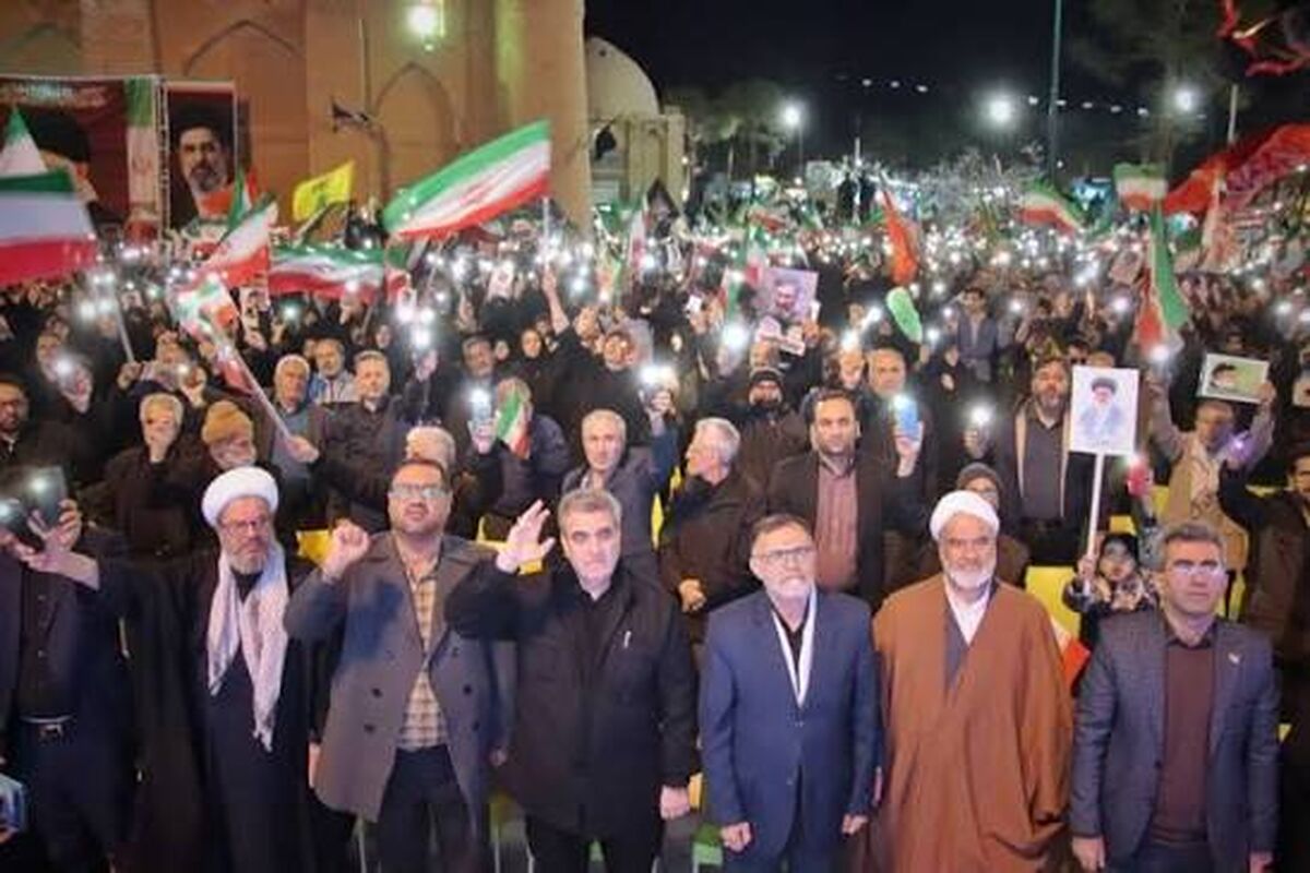 تجمعات شبانه دامغان؛ تجلی همبستگی و حضور داوطلبانه جوانان در میادین شهر
