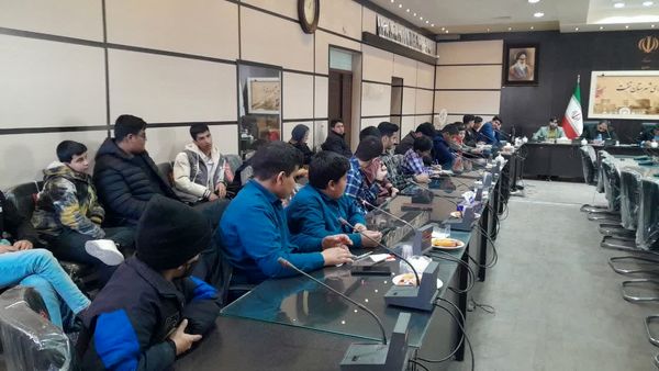 هم‌اندیشی فرماندار تفت با دانش‌آموزان 
