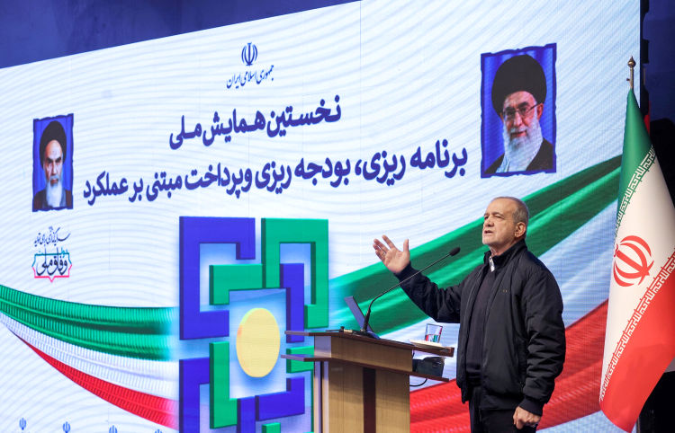 نظام پرداخت باید مبتنی بر عملکرد و انصاف باشد