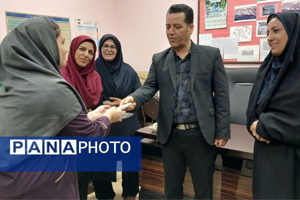 درخشش خلاقیت در نمایشگاه ریاضی دبیرستان یادگار امام (ره)